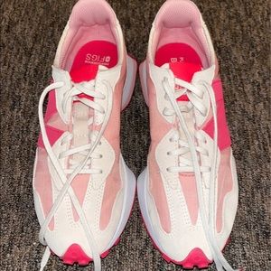 FIGS New Balance size 9